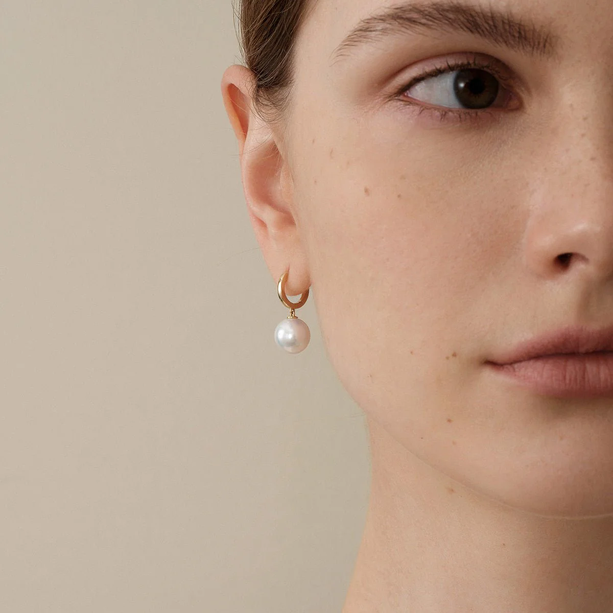 10-11mm Freshwater Edison Pearl 14K Gold Drop Hoop Earrings - Image 4