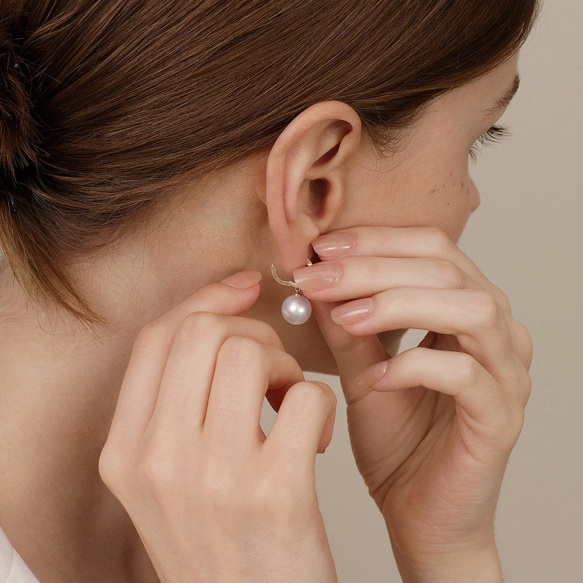 10-11mm Freshwater Edison Pearl 14K Gold Drop Hoop Earrings - Image 5