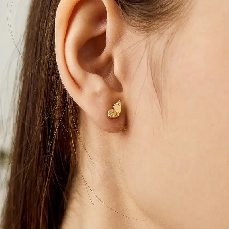18K Gold Butterfly Diamonds Ear Studs - Image 2