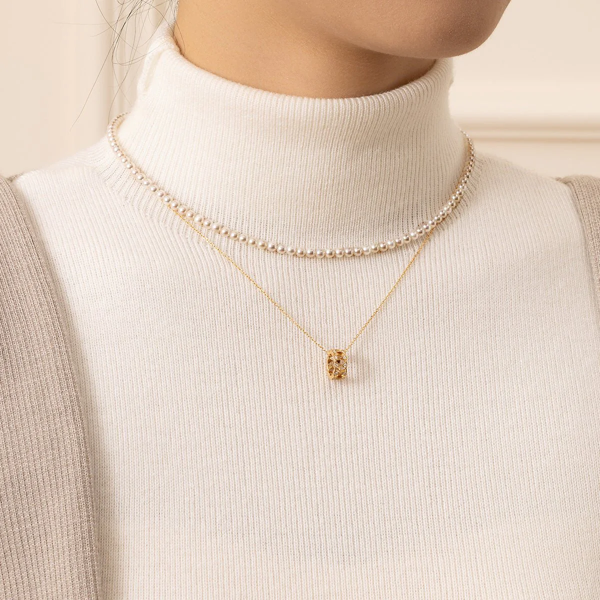 18K Gold Diamond Lucky Continuous Pendant Necklace - Image 11