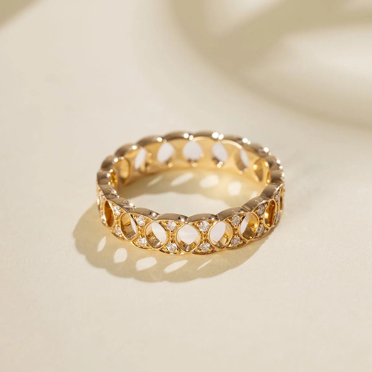 18K Gold Diamond Lucky Continuous Ring - Image 3