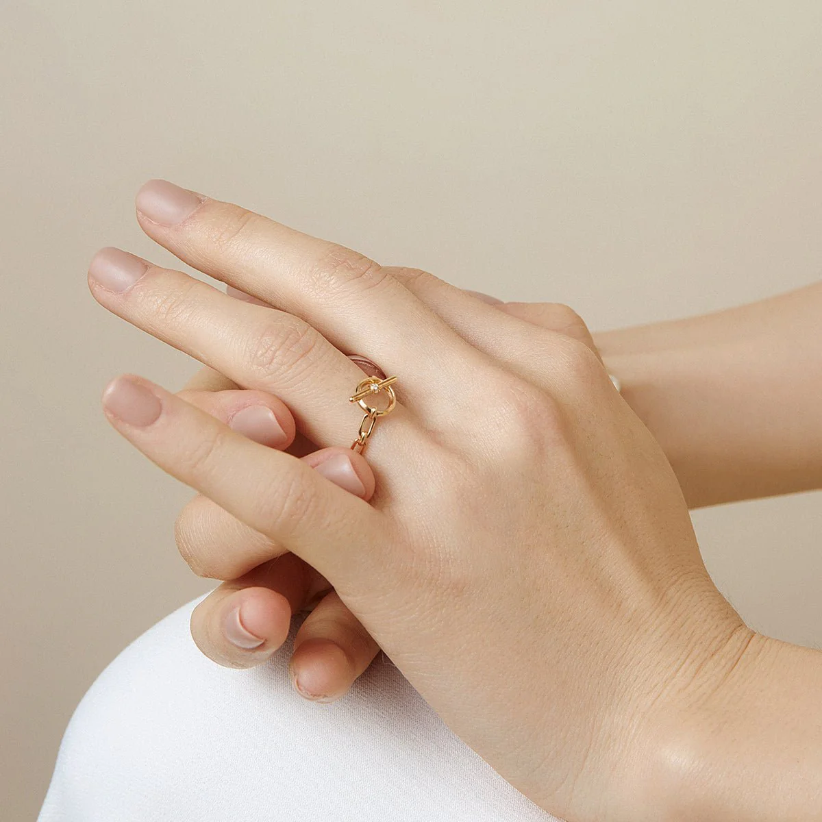 18K Gold Diamond Tension Poise Clasp Ring - Image 4