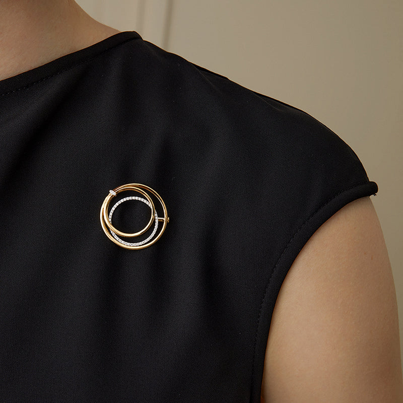 18K Gold Diamond Three-ring Intersecting Brooch - Image 2
