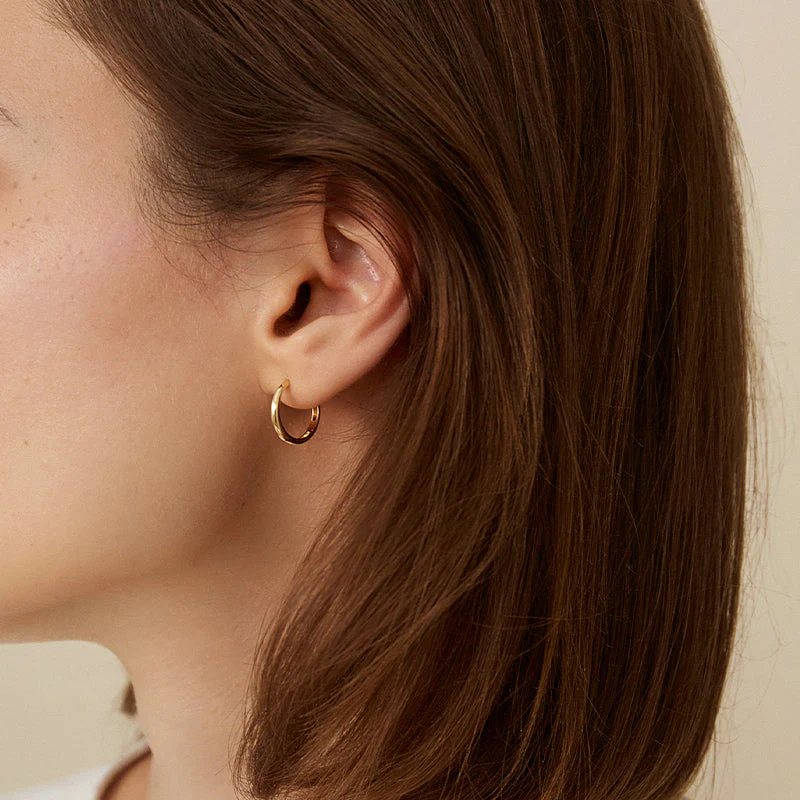 18K Solid Gold Polished Hoop Earrings - Image 4