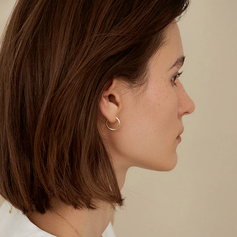 18K Solid Gold Polished Hoop Earrings - Image 7