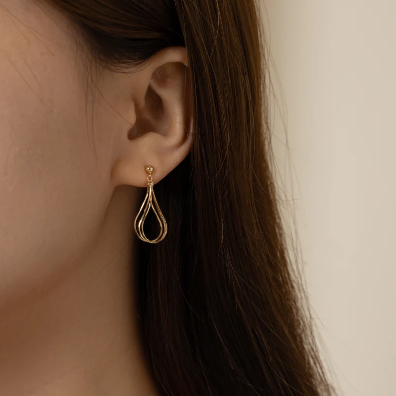 18K Solid Gold Streamline Herringbone Chain Earrings - Image 4