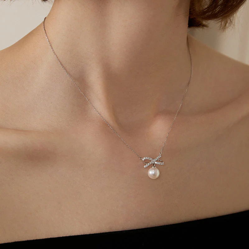 Akoya 18K White Gold Elegant Knot Fashion Necklace - Image 2