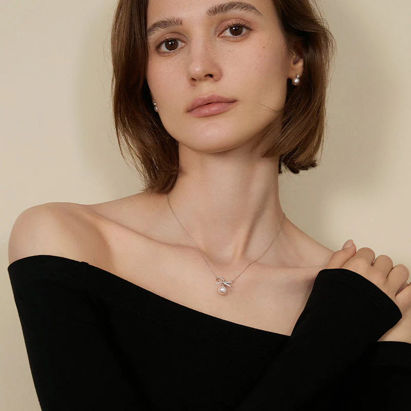 Akoya 18K White Gold Elegant Knot Fashion Necklace - Image 4