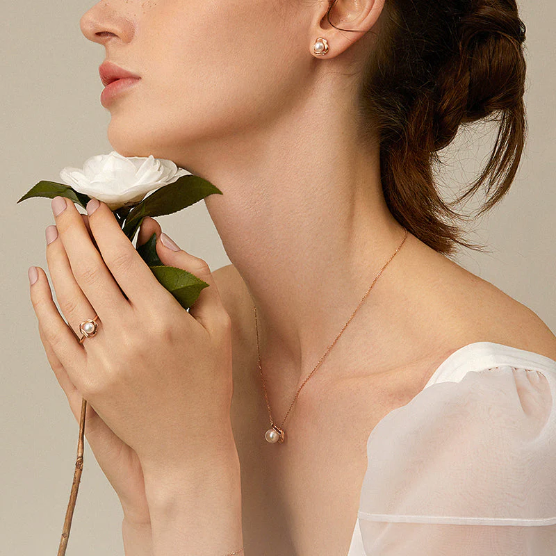 Akoya Pearl 18k Gold Camellia Design Necklace - Image 3
