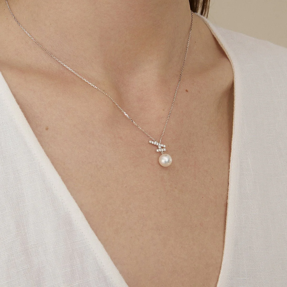 Akoya Pearl 18K Gold Diamonds Sparkle Flying Necklace - Image 4