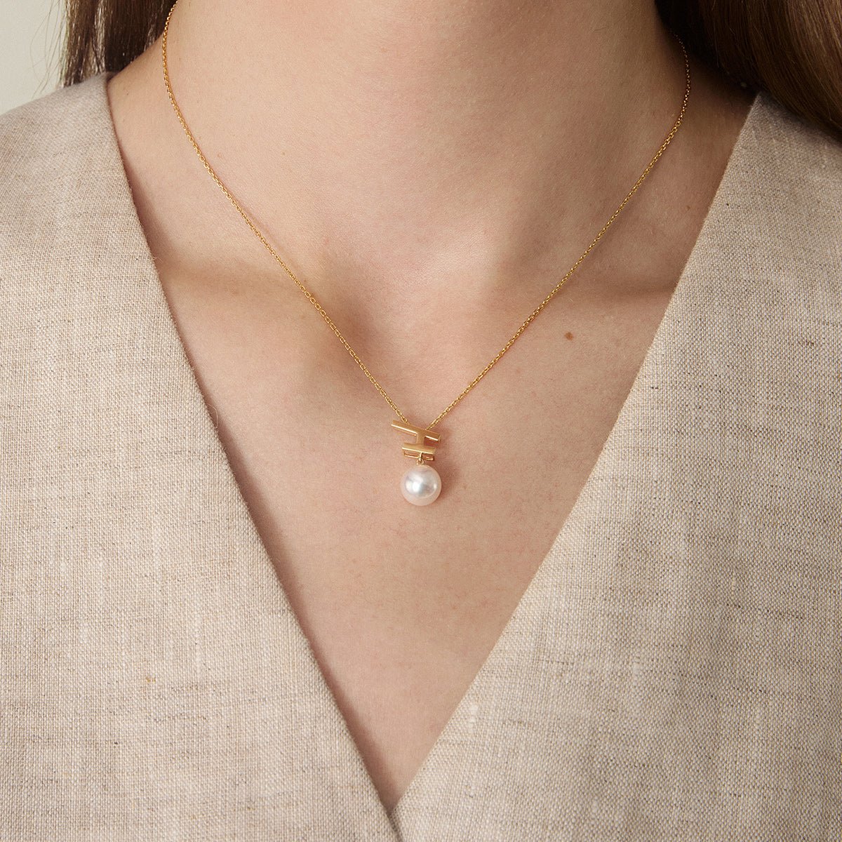 Akoya Pearl 18K Gold Fashion Flying Pendant Necklace - Image 2