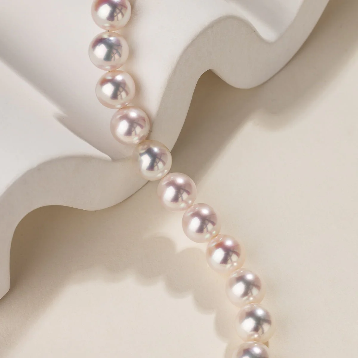 Akoya Pearl 18K Gold Lustre Classic Strand Necklace - Image 9