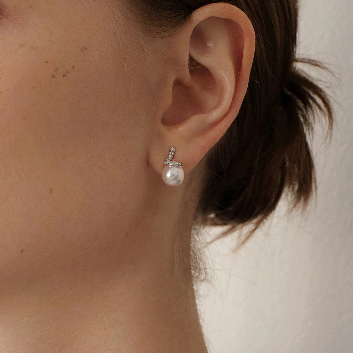 Akoya Pearl 18K White Gold Classic Wave Stud Diamonds Earrings - Image 2