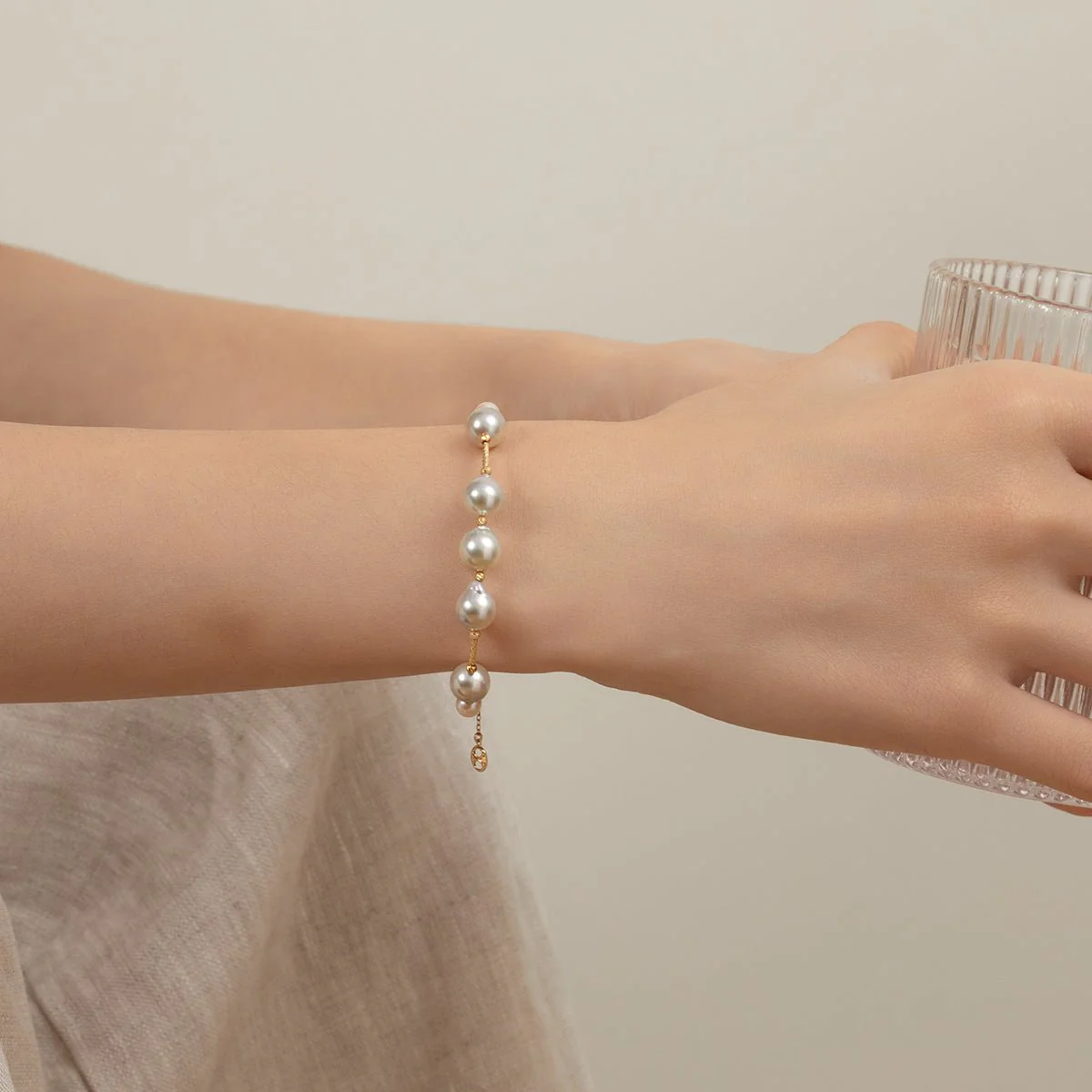 Baroque Akoya Pearl Gold Vermeil Multi-Color Station Bracelet in 925 Sterling Silver - Image 4