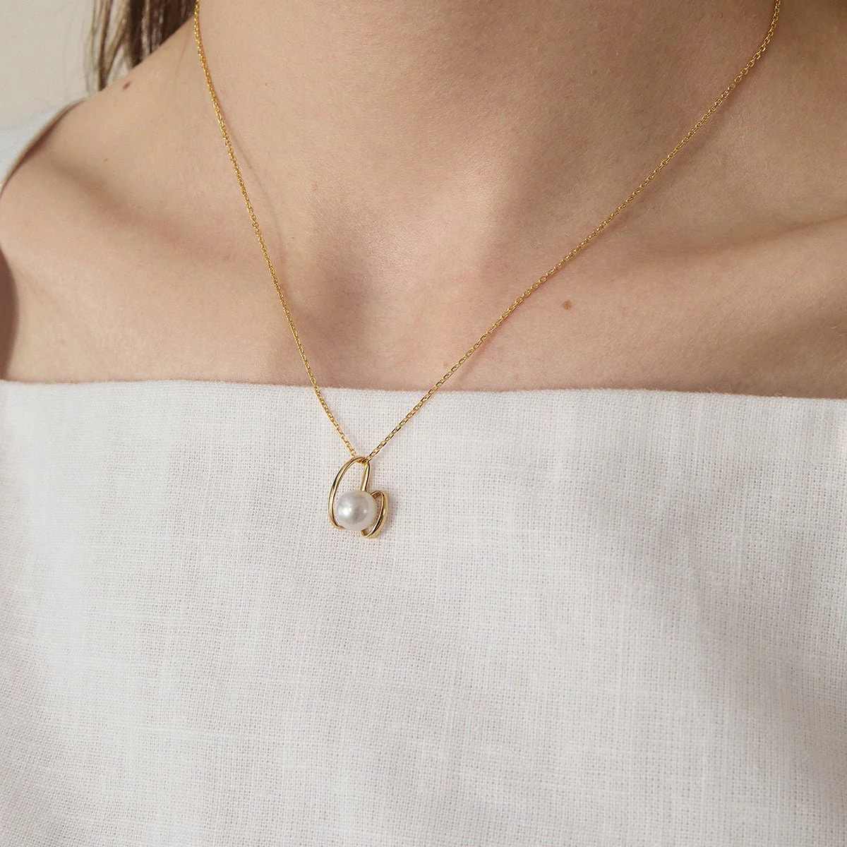 Freshwater Pearl 14K Gold Ribbon H Pendant Necklace - Image 4