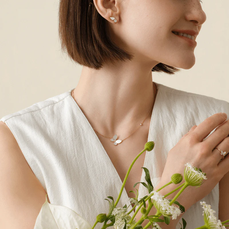 Mother-of-Pearl Gold Vermeil Butterfly Necklace in 925 Sterling Silver - Image 4