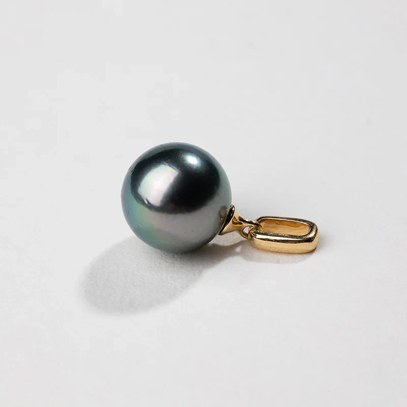 Saltwater Pearl 18K Gold Classic Buckle Pendant Necklace - Image 4