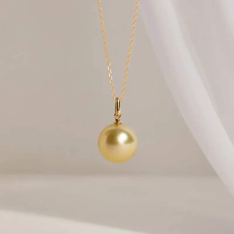 Saltwater Pearl 18K Gold Classic Buckle Pendant Necklace - Image 8