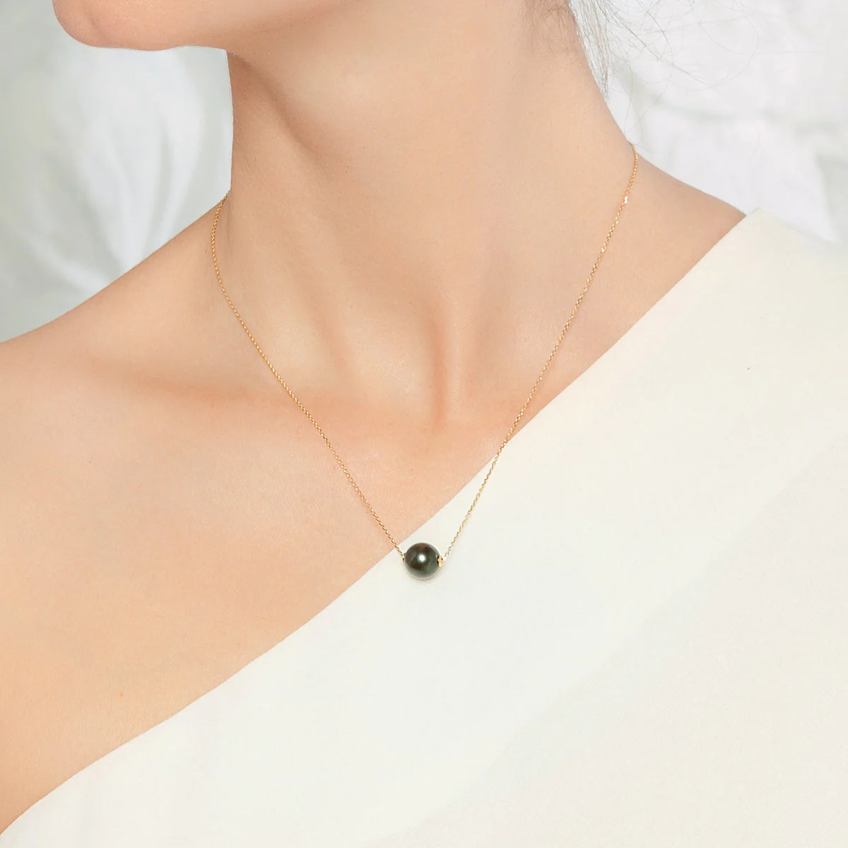Tahitian Pearl 18K Gold Round Pendant Necklace - Image 2
